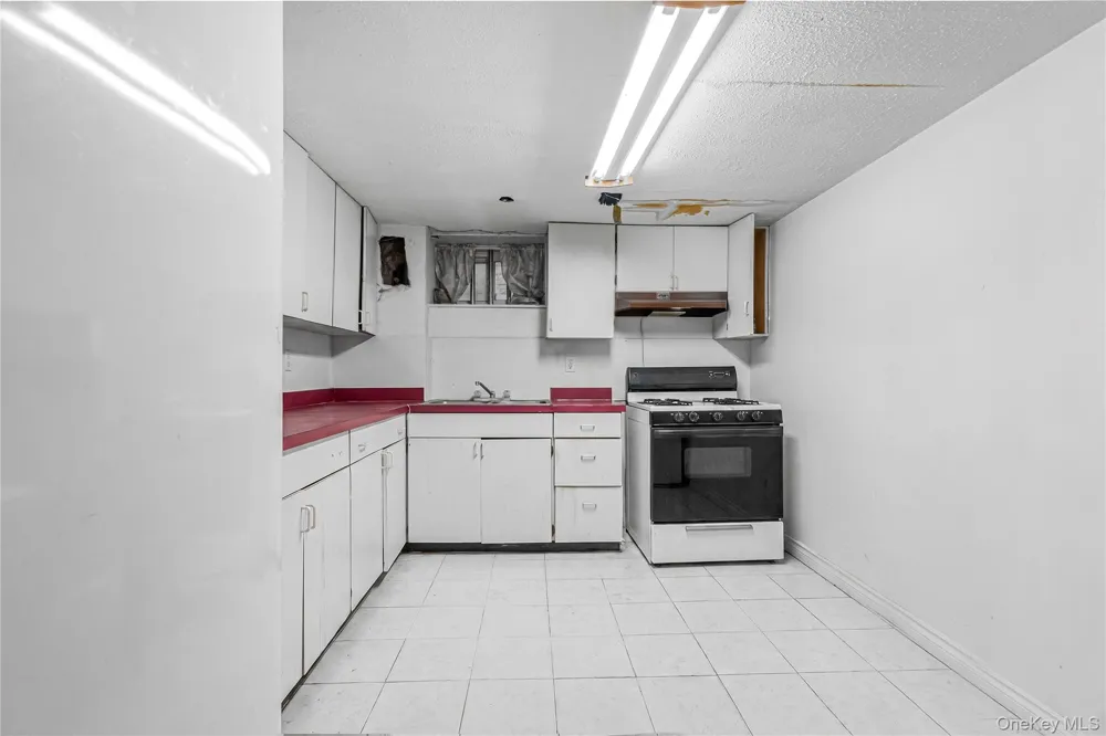 205-13 114th Drive Saint Albans, NY 11412