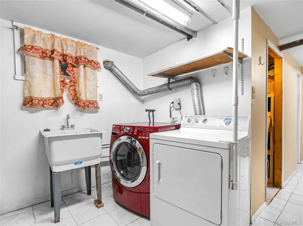 205-13 114th Drive Saint Albans, NY 11412