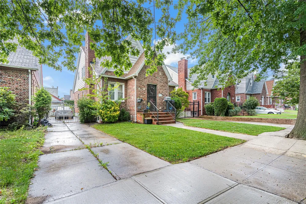 205-13 114th Drive Saint Albans, NY 11412