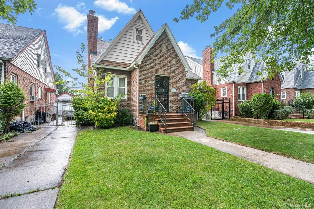 205-13 114th Drive Saint Albans, NY 11412