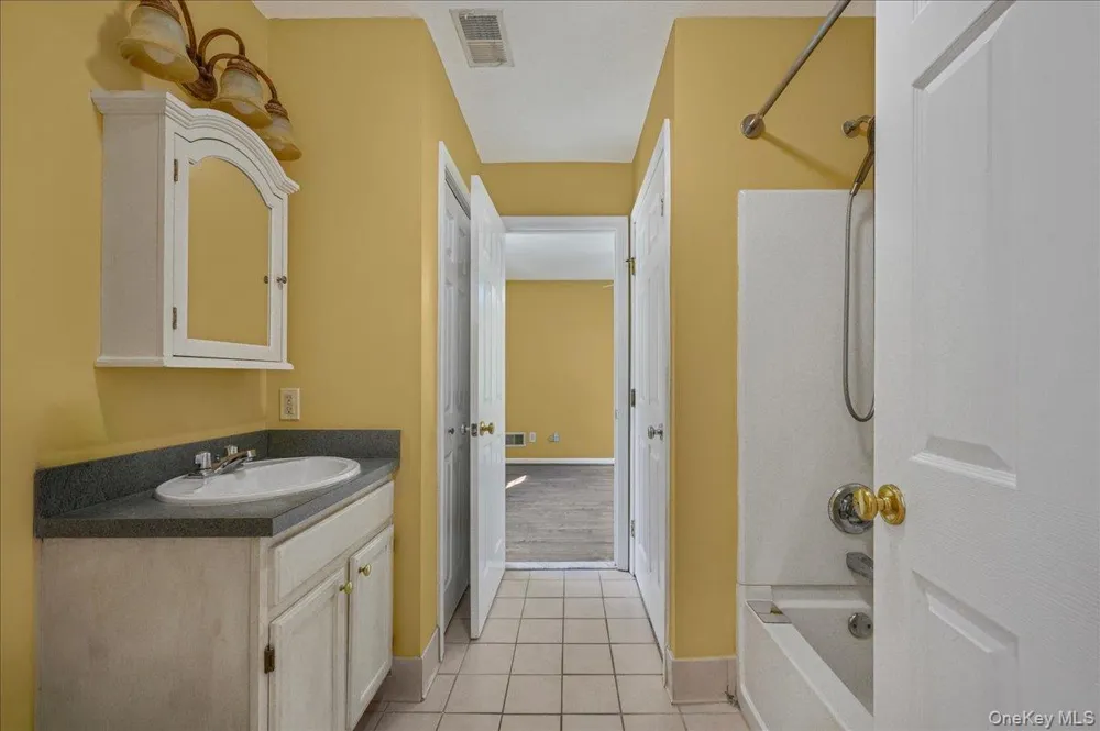 204 Mattituck Court Melville, NY 11747
