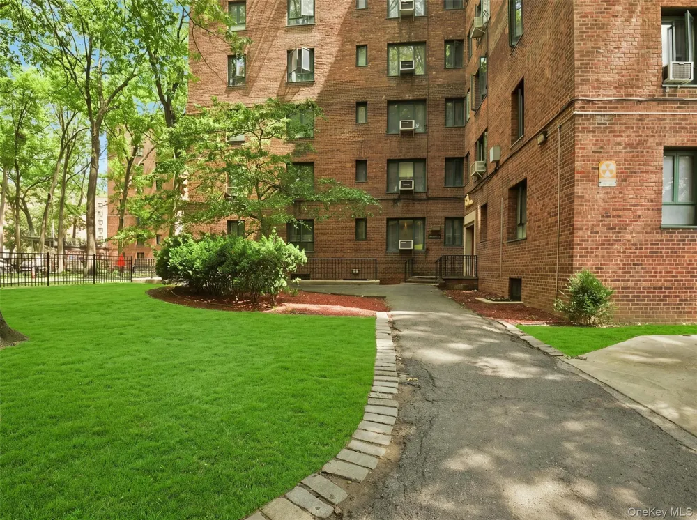 2049 McGraw Avenue #4F Bronx, NY 10462