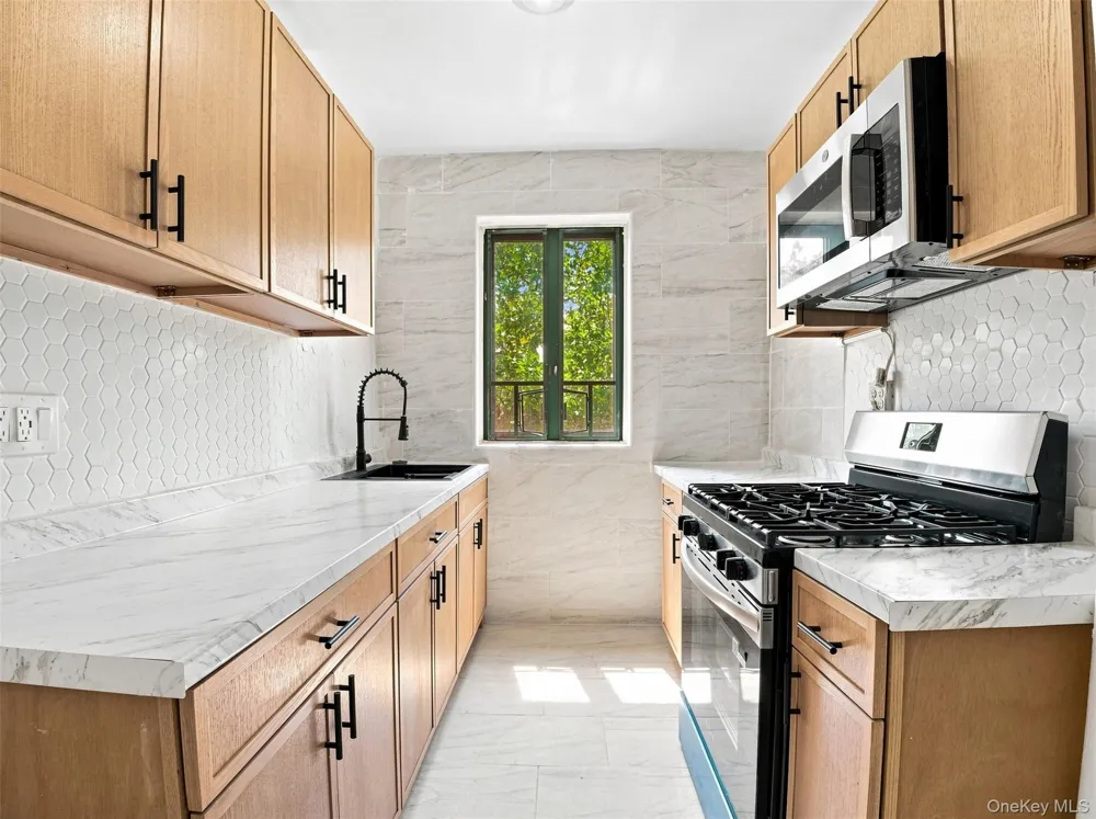 2049 McGraw Avenue #4F Bronx, NY 10462