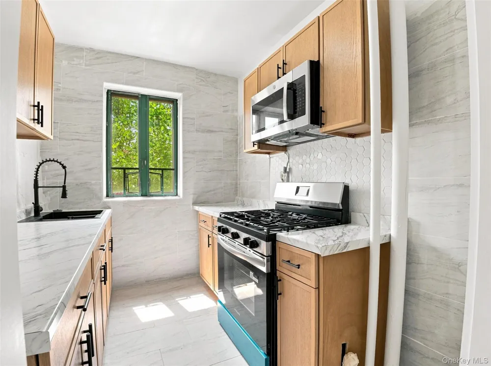 2049 McGraw Avenue #4F Bronx, NY 10462