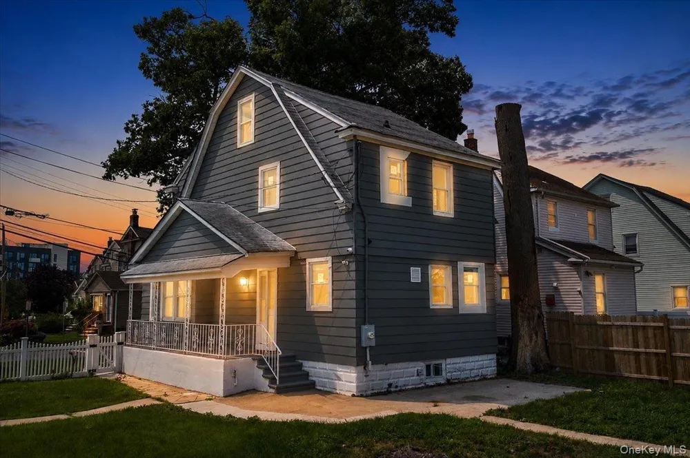 17 Sapir Street Valley Stream, NY 11580