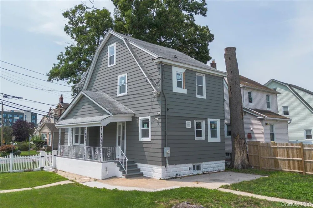 17 Sapir Street Valley Stream, NY 11580