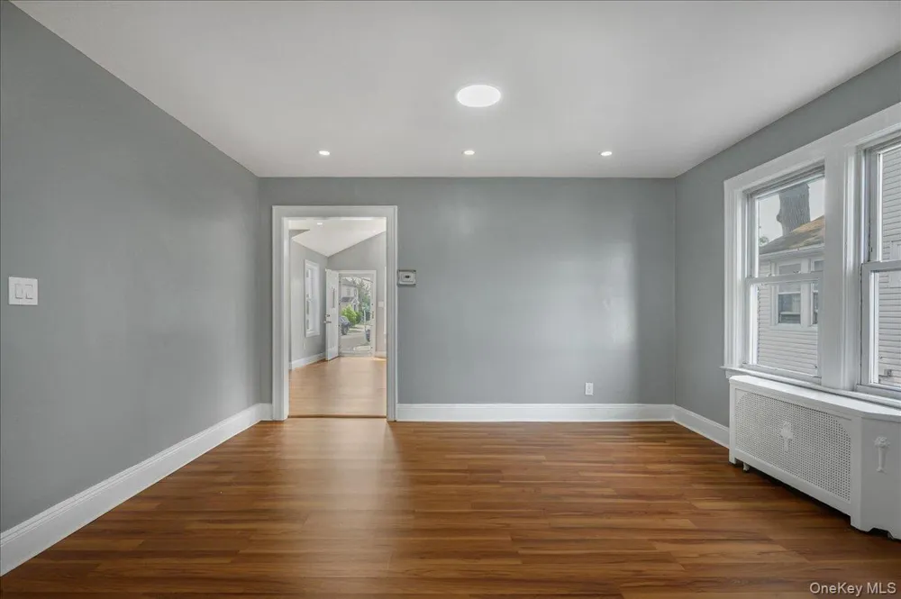 17 Sapir Street Valley Stream, NY 11580