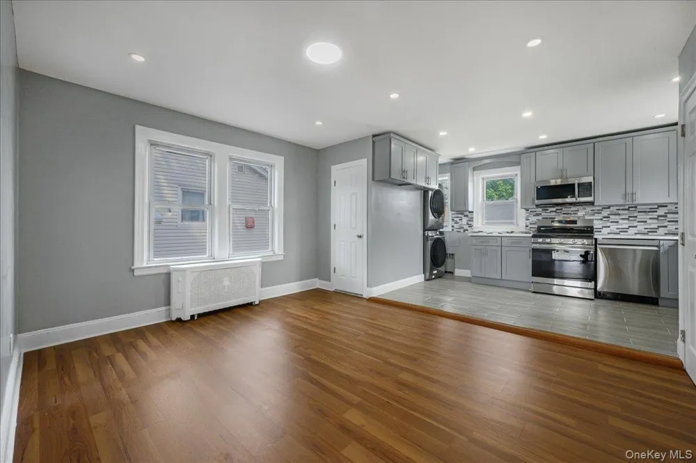 17 Sapir Street Valley Stream, NY 11580