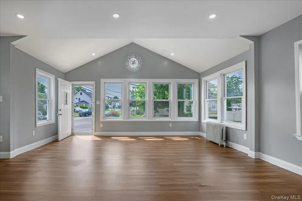 17 Sapir Street Valley Stream, NY 11580