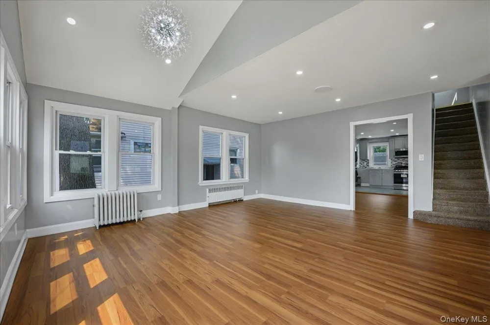 17 Sapir Street Valley Stream, NY 11580