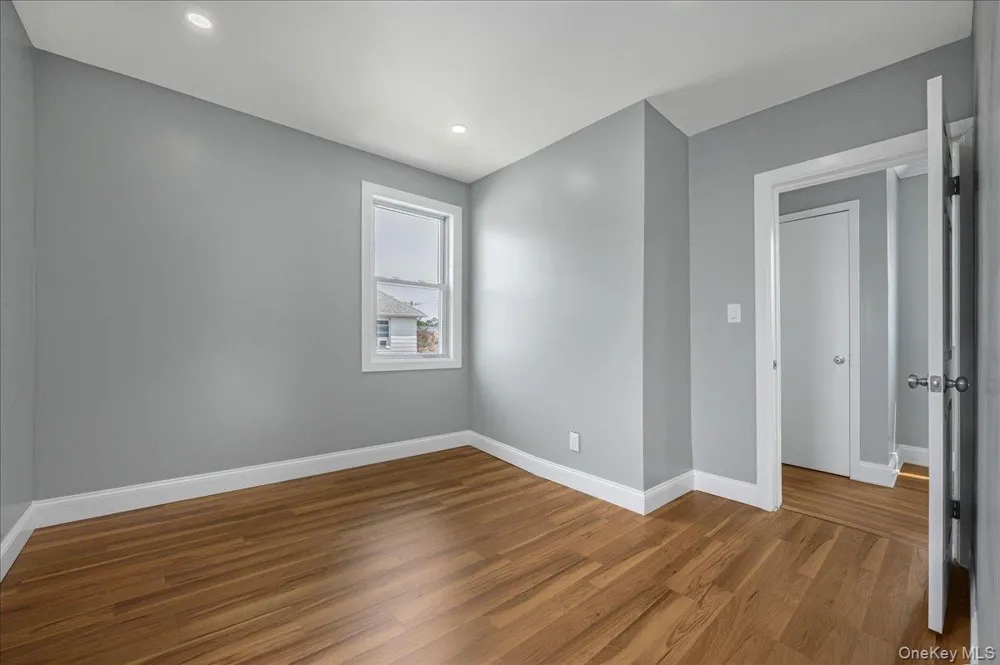 17 Sapir Street Valley Stream, NY 11580