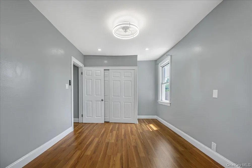 17 Sapir Street Valley Stream, NY 11580