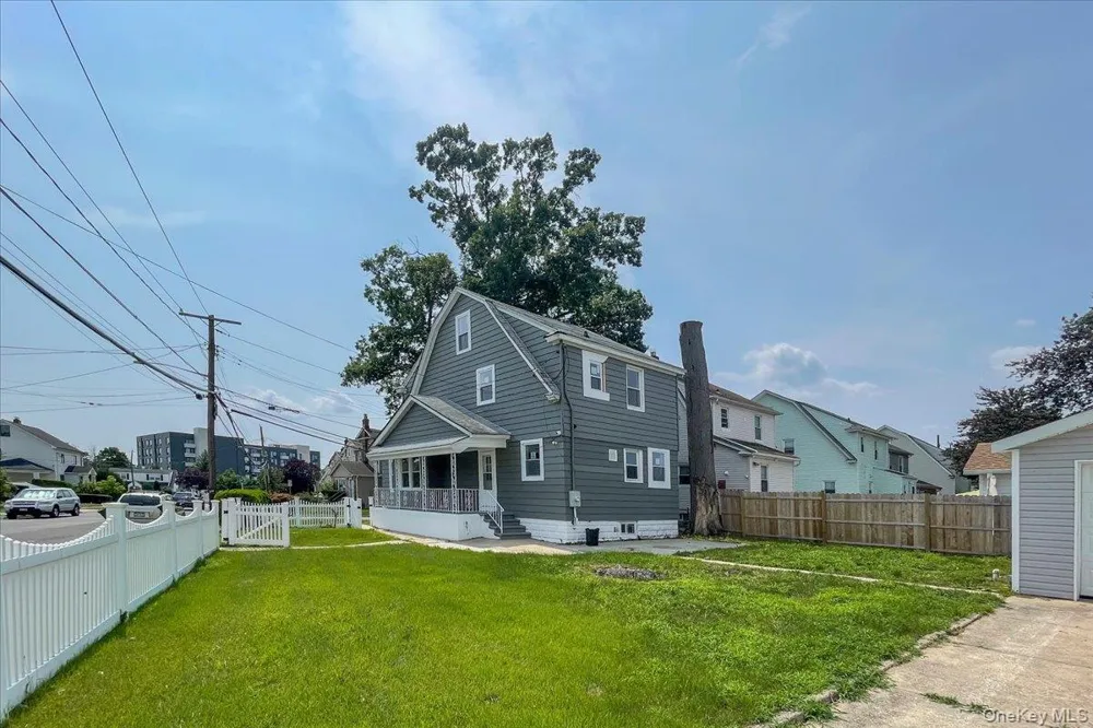 17 Sapir Street Valley Stream, NY 11580