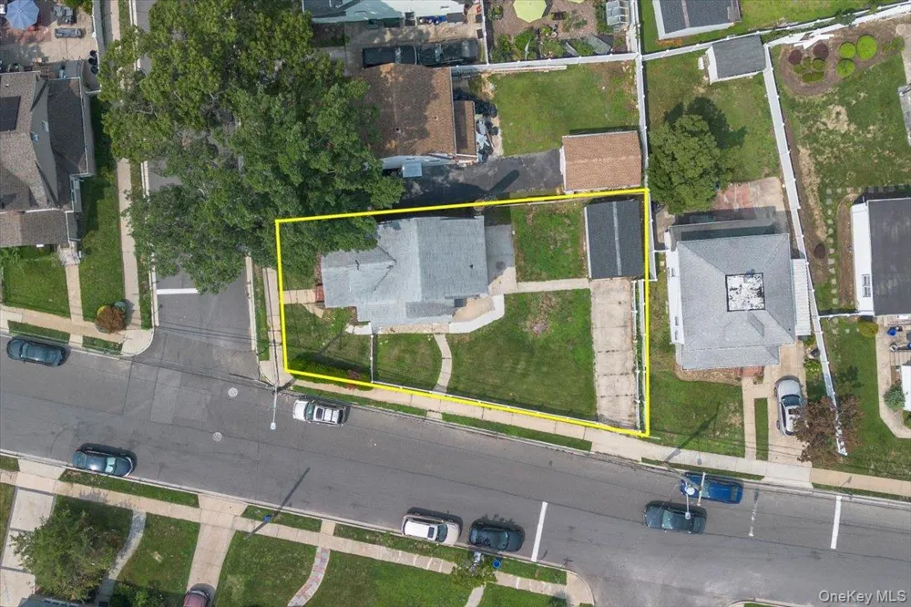 17 Sapir Street Valley Stream, NY 11580