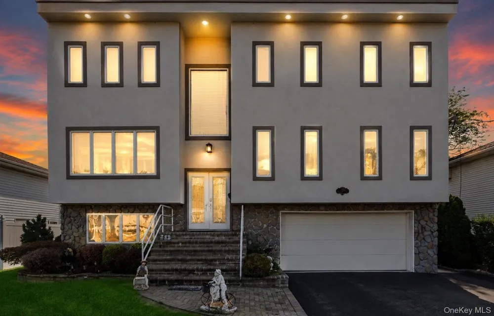 2489 Aron Drive W Seaford, NY 11783