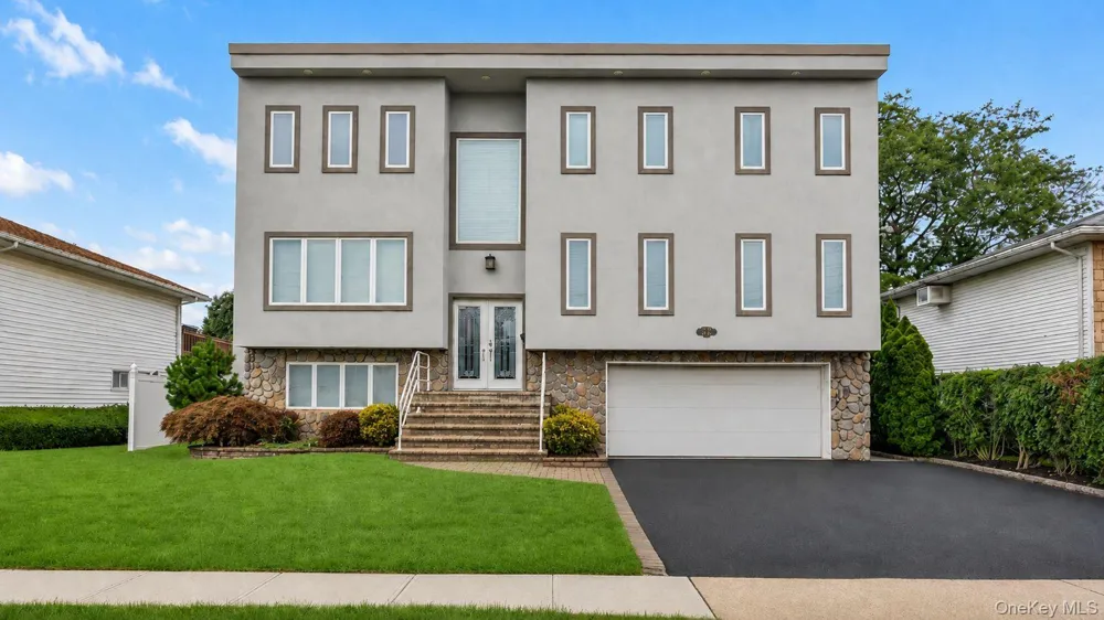 2489 Aron Drive W Seaford, NY 11783