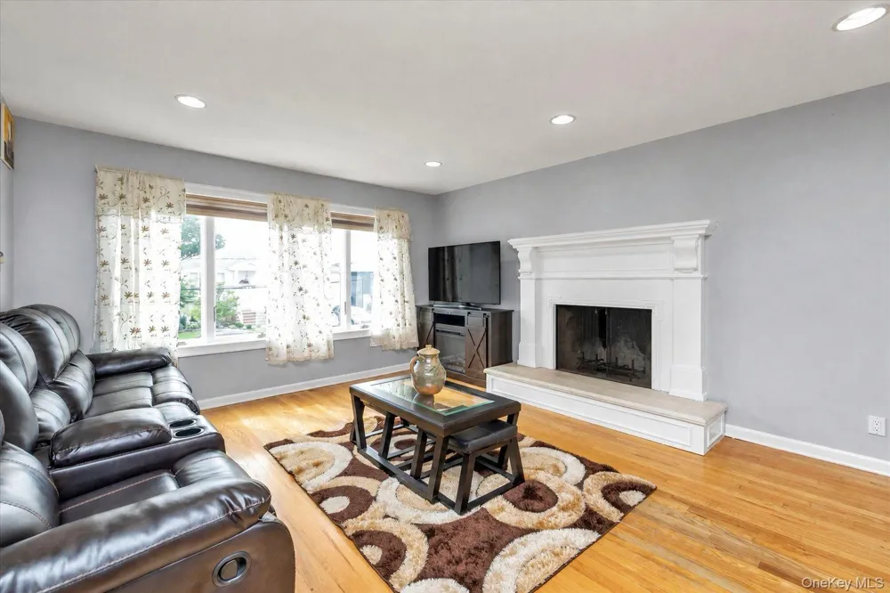 2489 Aron Drive W Seaford, NY 11783