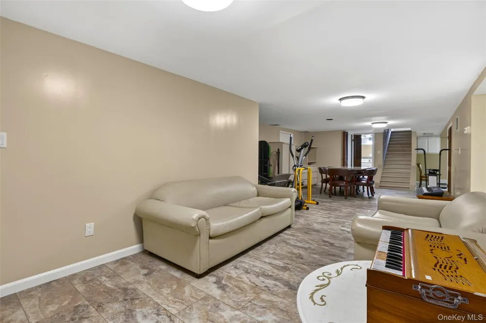 22 Penn Drive Dix Hills, NY 11746