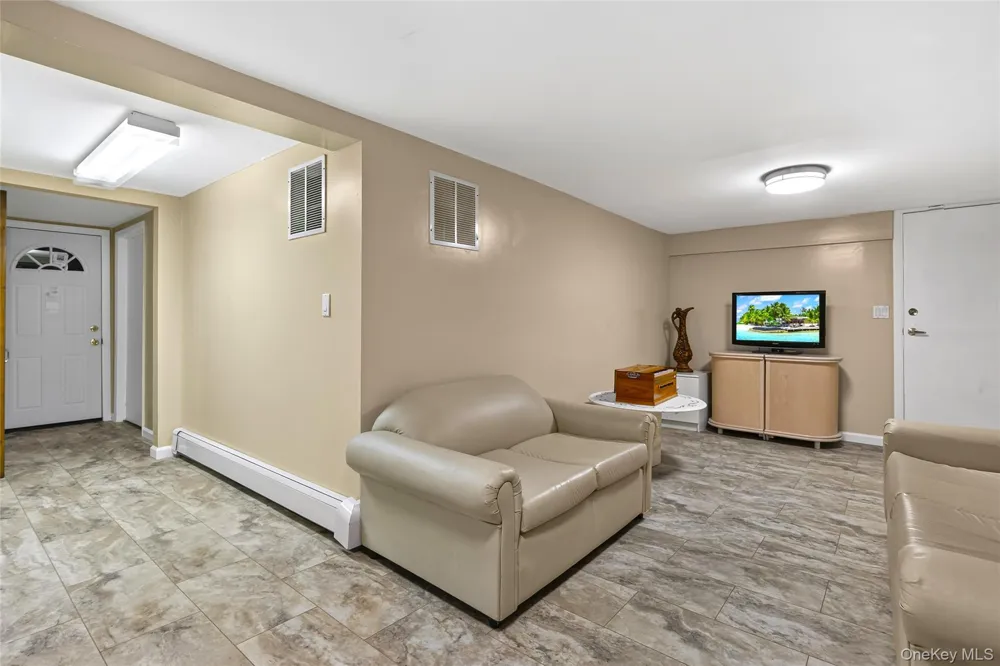 22 Penn Drive Dix Hills, NY 11746
