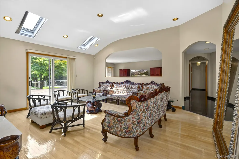 22 Penn Drive Dix Hills, NY 11746