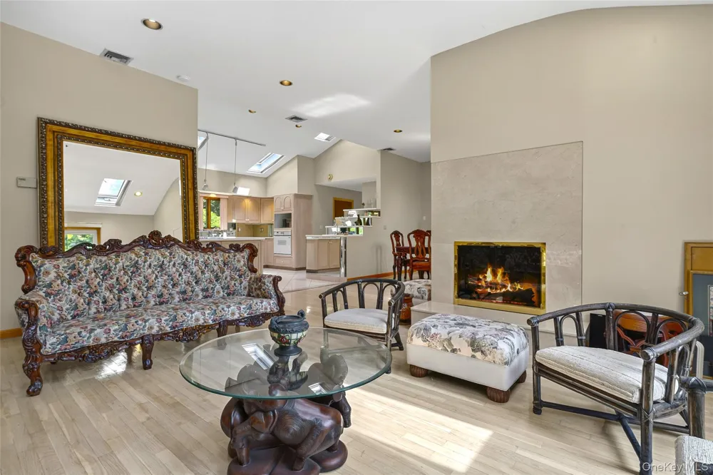 22 Penn Drive Dix Hills, NY 11746