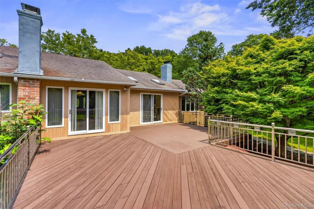 22 Penn Drive Dix Hills, NY 11746