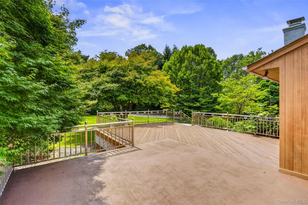 22 Penn Drive Dix Hills, NY 11746