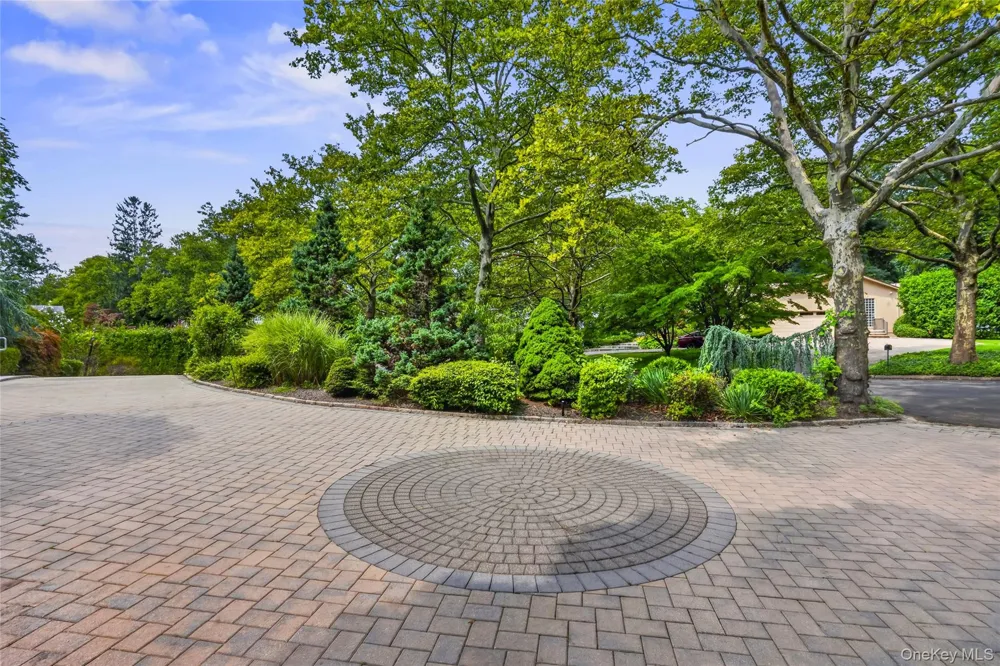 22 Penn Drive Dix Hills, NY 11746