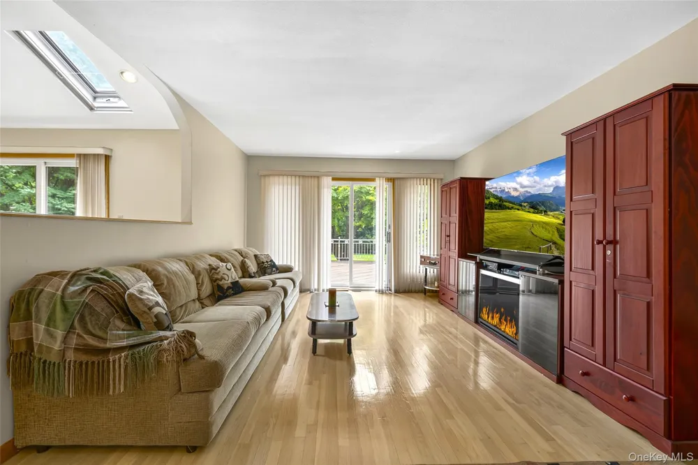 22 Penn Drive Dix Hills, NY 11746
