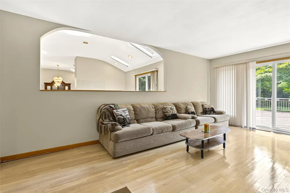 22 Penn Drive Dix Hills, NY 11746