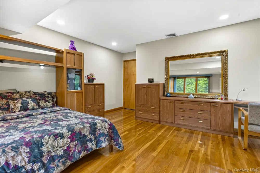22 Penn Drive Dix Hills, NY 11746