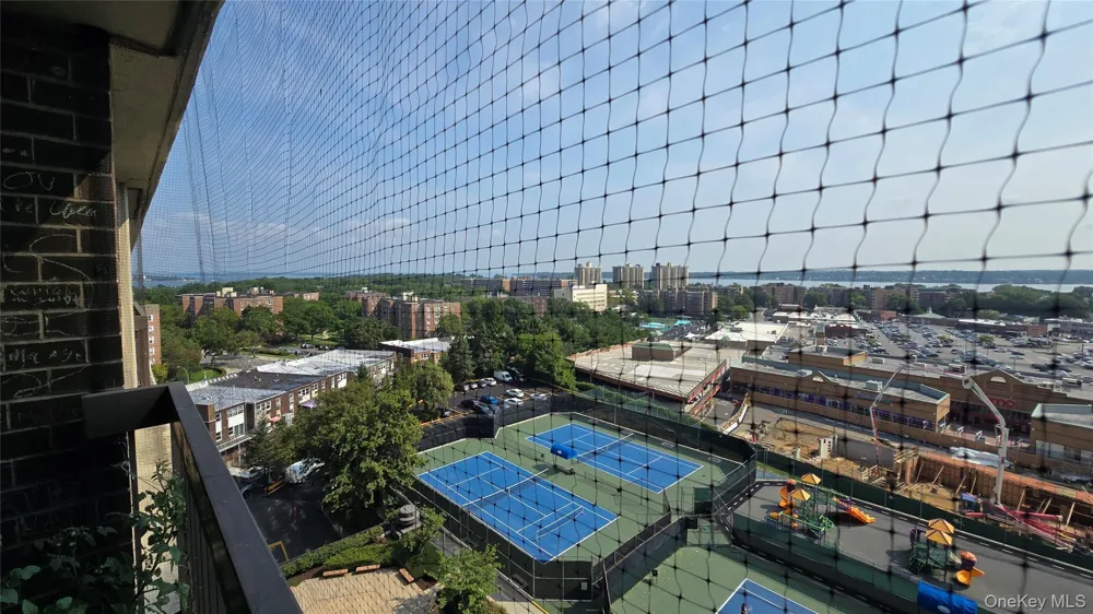 2 Bay Club Dr #10Z3 Bayside, NY 11360