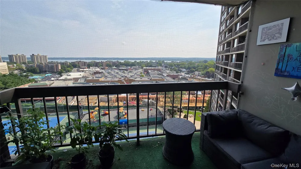 2 Bay Club Dr #10Z3 Bayside, NY 11360