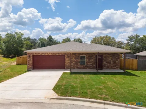 828 Elijah Ln