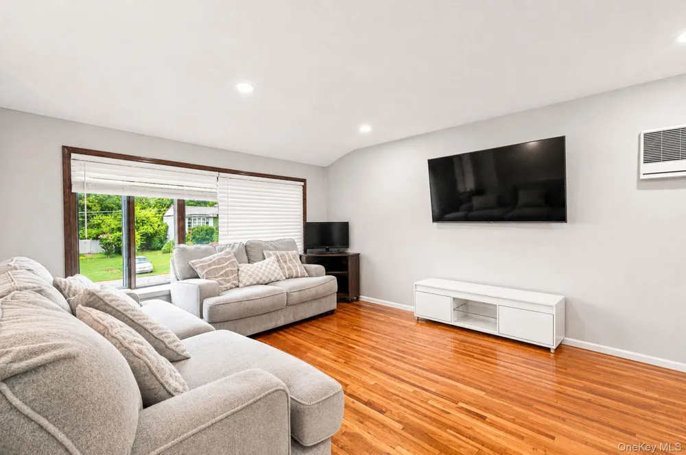 104 Utica Street Bay Shore, NY 11706