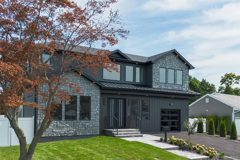 7 Rosewood Place Plainview, NY 11803
