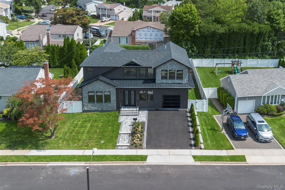 7 Rosewood Place Plainview, NY 11803