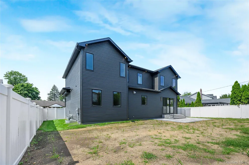 7 Rosewood Place Plainview, NY 11803