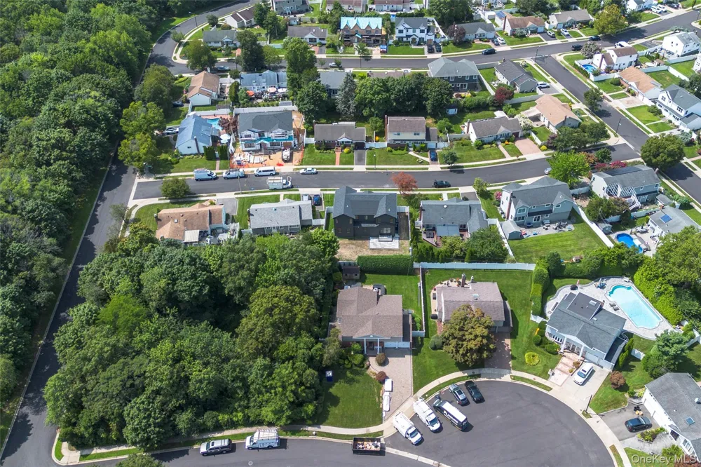 7 Rosewood Place Plainview, NY 11803