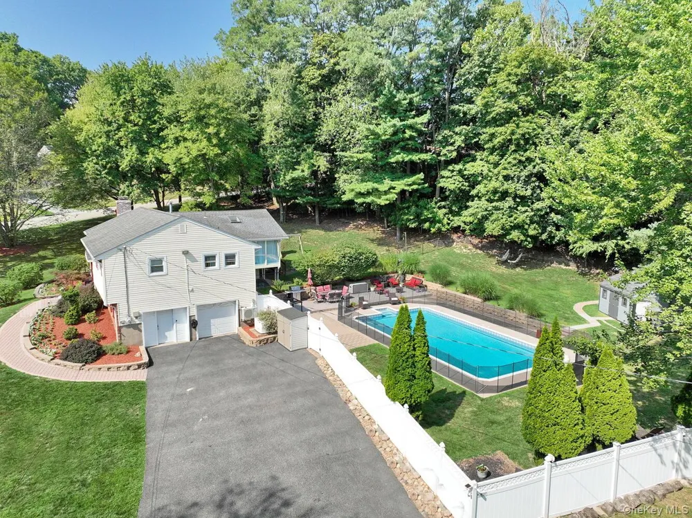 1 Potter Lane Suffern, NY 10901