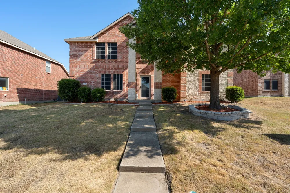 204 Rosewood Court Red Oak, TX 75154
