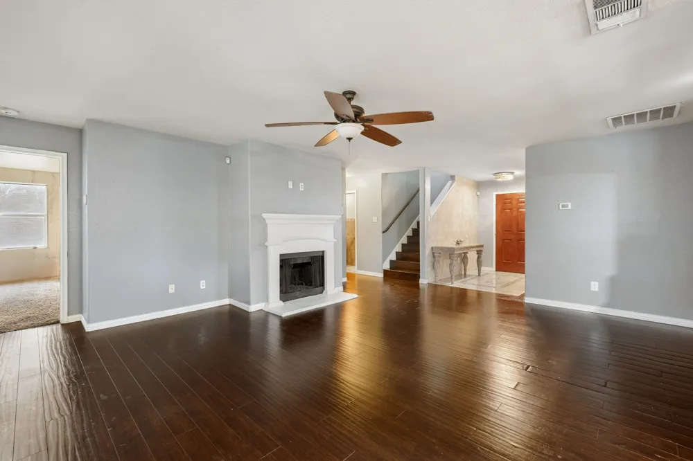 204 Rosewood Court Red Oak, TX 75154