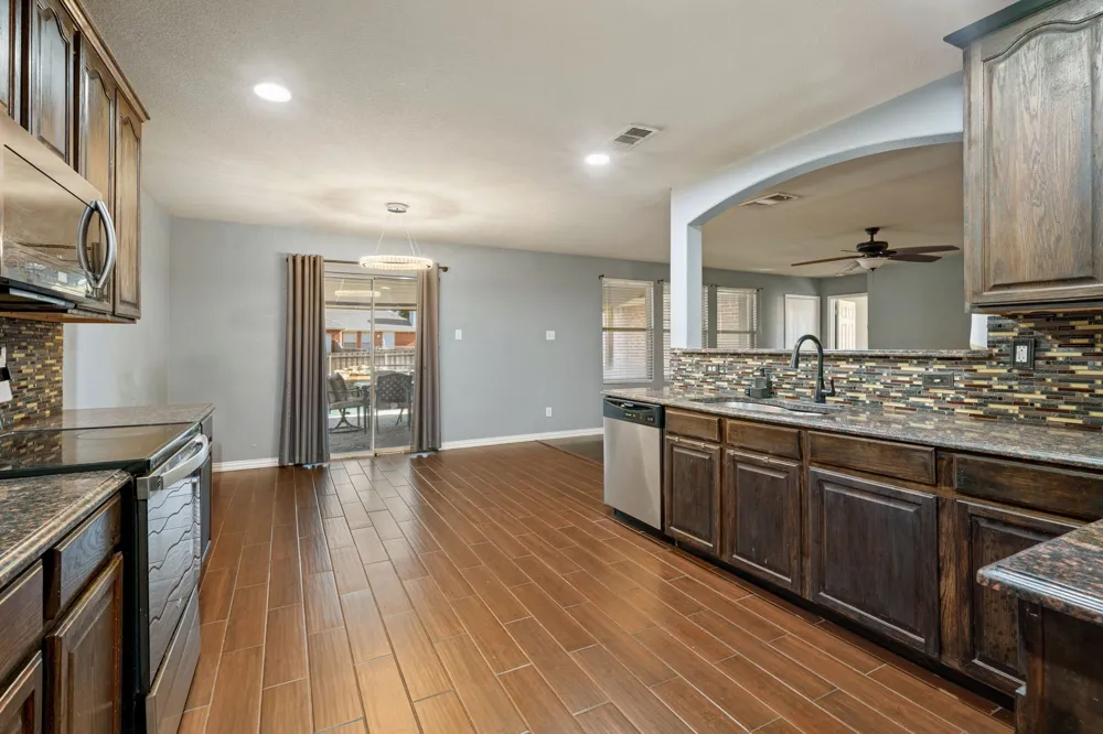 204 Rosewood Court Red Oak, TX 75154