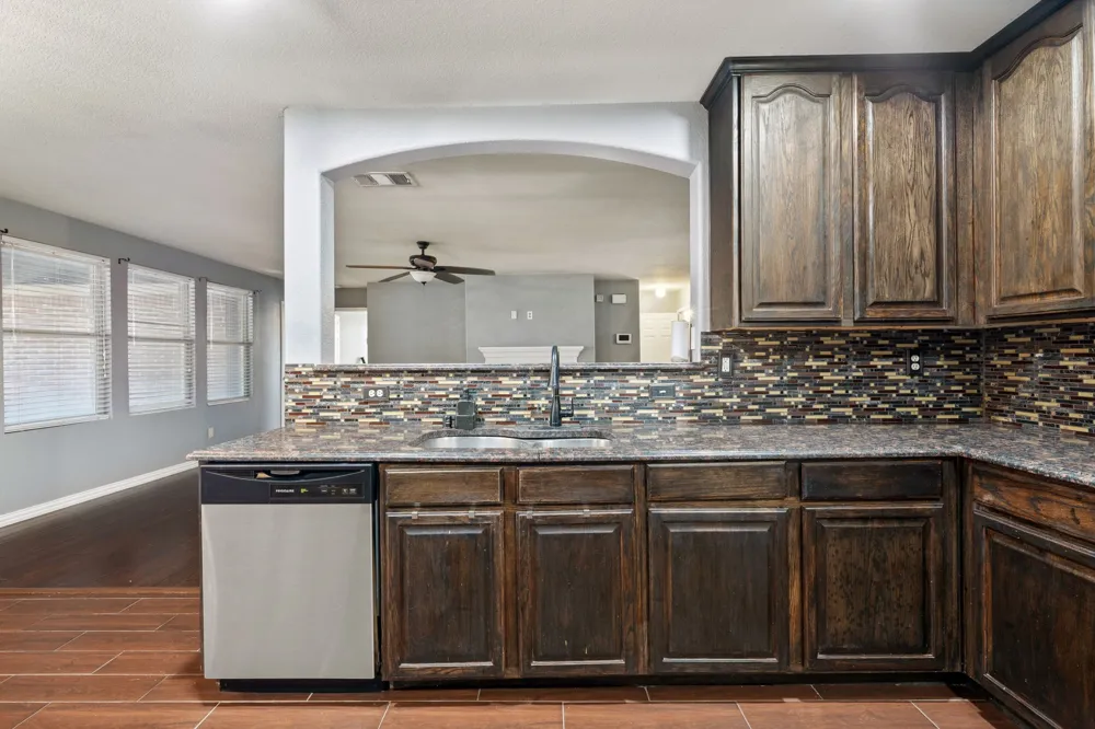 204 Rosewood Court Red Oak, TX 75154