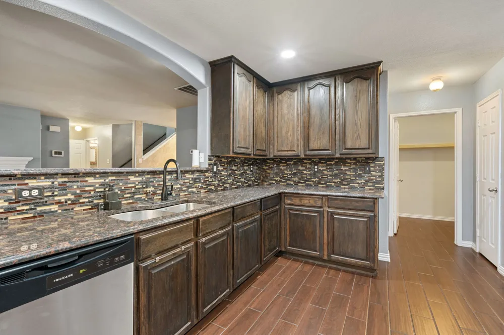 204 Rosewood Court Red Oak, TX 75154
