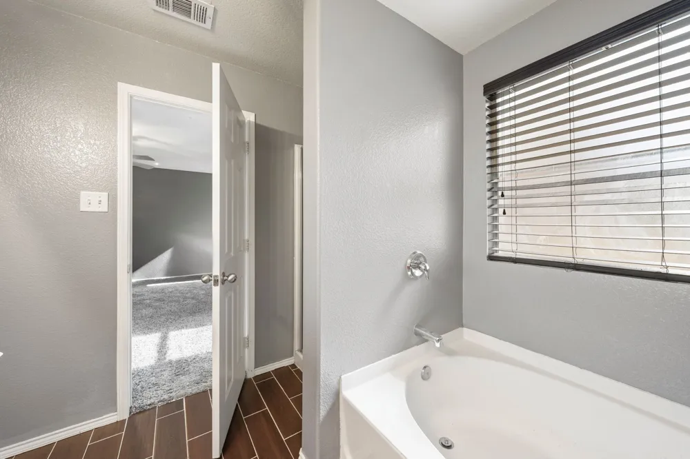 204 Rosewood Court Red Oak, TX 75154