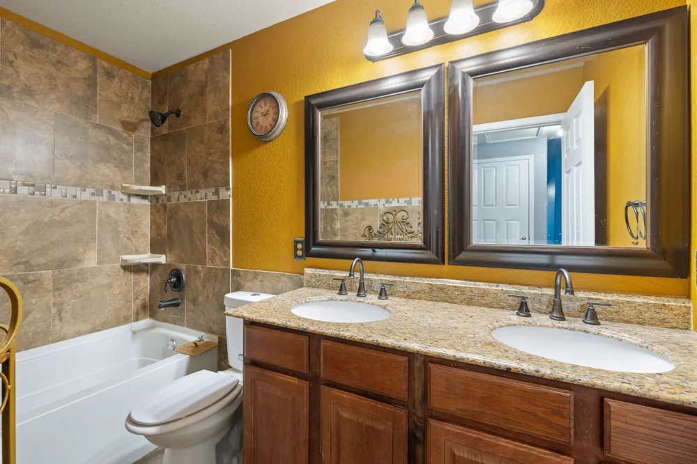 204 Rosewood Court Red Oak, TX 75154