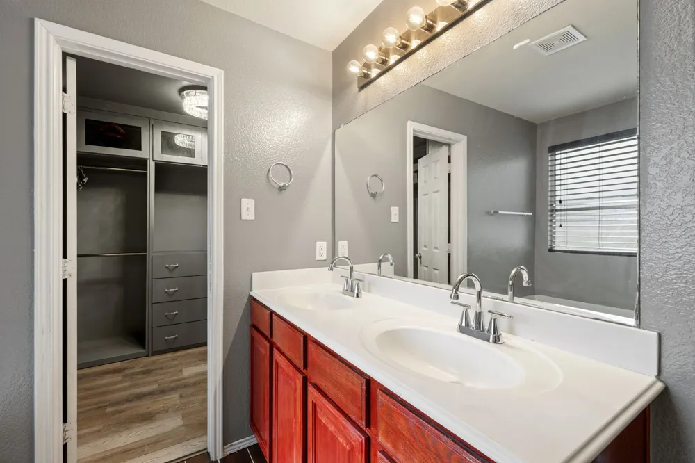 204 Rosewood Court Red Oak, TX 75154