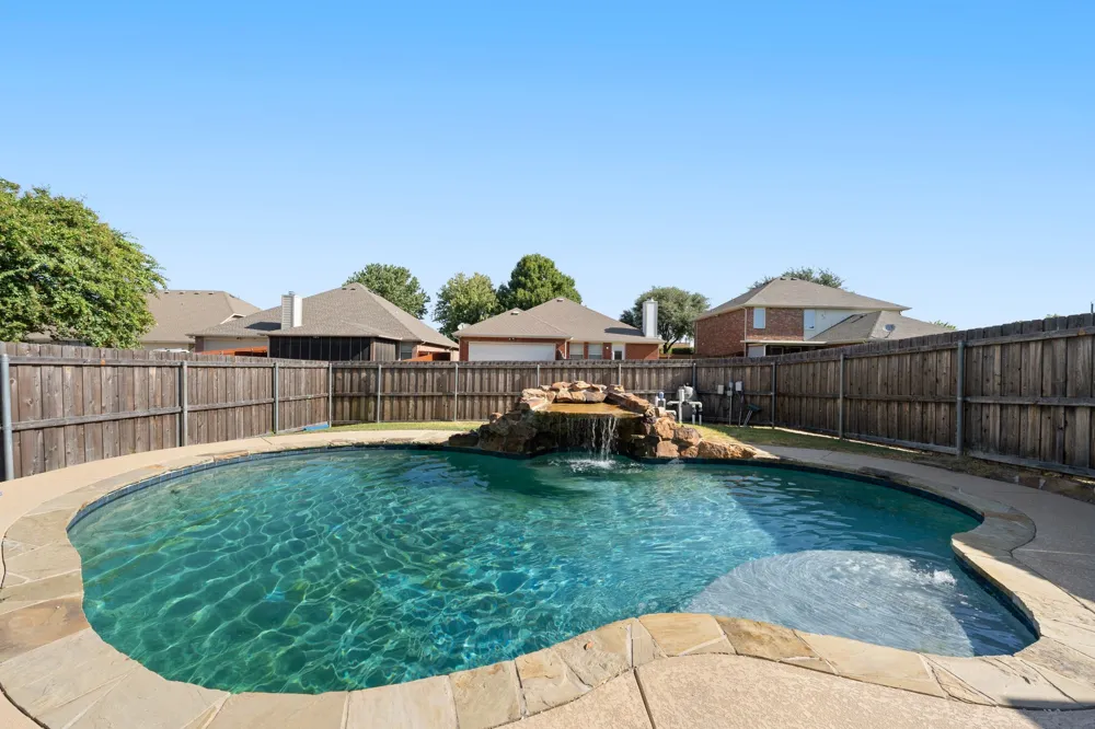 204 Rosewood Court Red Oak, TX 75154