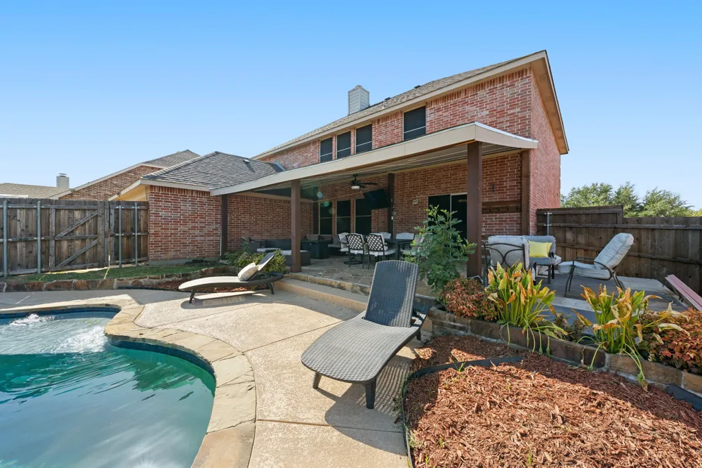 204 Rosewood Court Red Oak, TX 75154